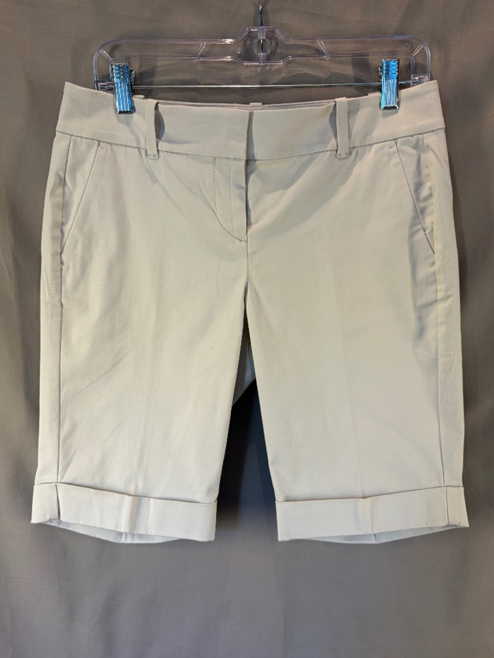 Ann Taylor Petite Boardwalk Shorts in Beige color - Size 4P (NwoT)
